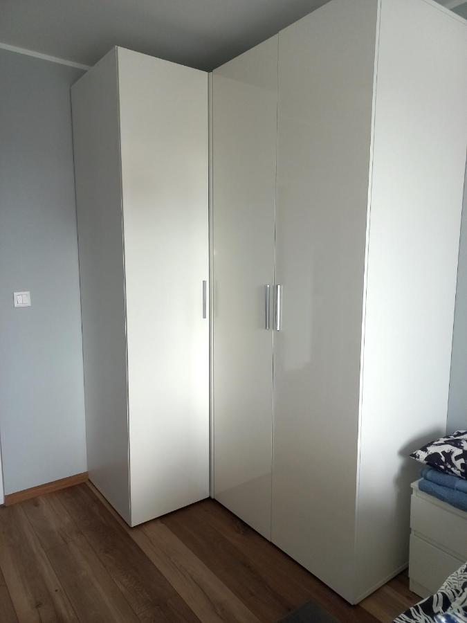 Zloty Trojkat Z Garazem Podziemnym Internet Swiatlowodowy 1000 Mbs Telewizja Kablowa 205 Programow Apartment Serock